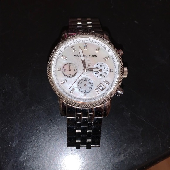 MICHAEL KORS WOMENS SILVER WATCH